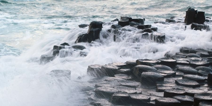el mar y la Calzada del Gigante