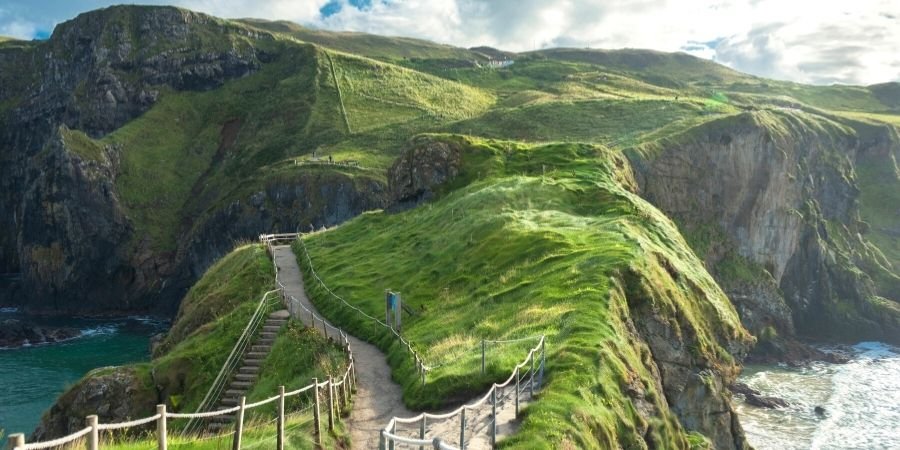 Camino al Puente Colgante Carrick a Rede
