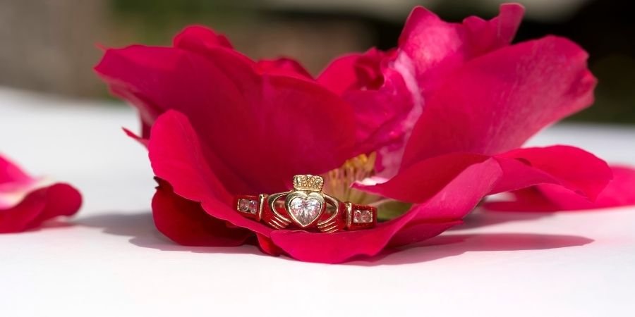 Anillo de Claddagh Símbolos Celtas