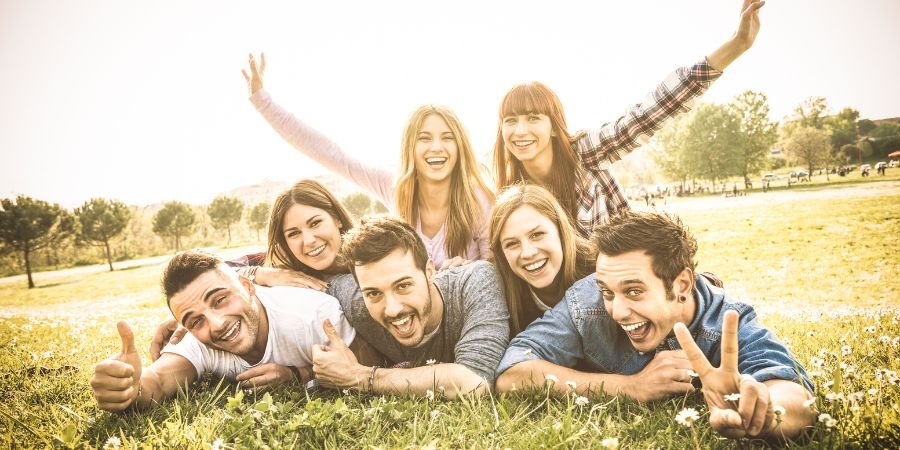 Estudiantes en Mejores Países para Estudiar Inglés y Trabajar estudiantes felices