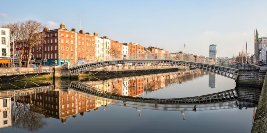 rio Liffey puente que ver en Dublin