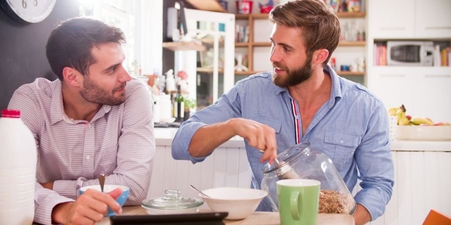 Dos hombres Irlandeses en el desayuno