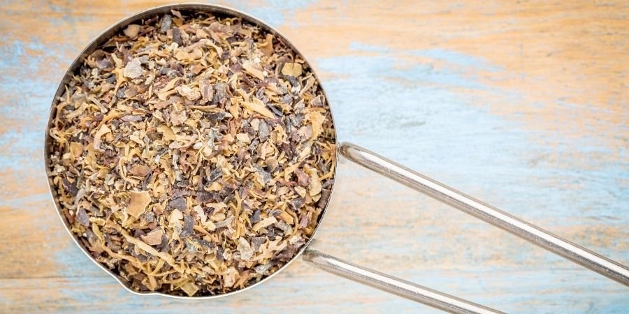 Musgo marino de Irlanda seco dentro de olla
