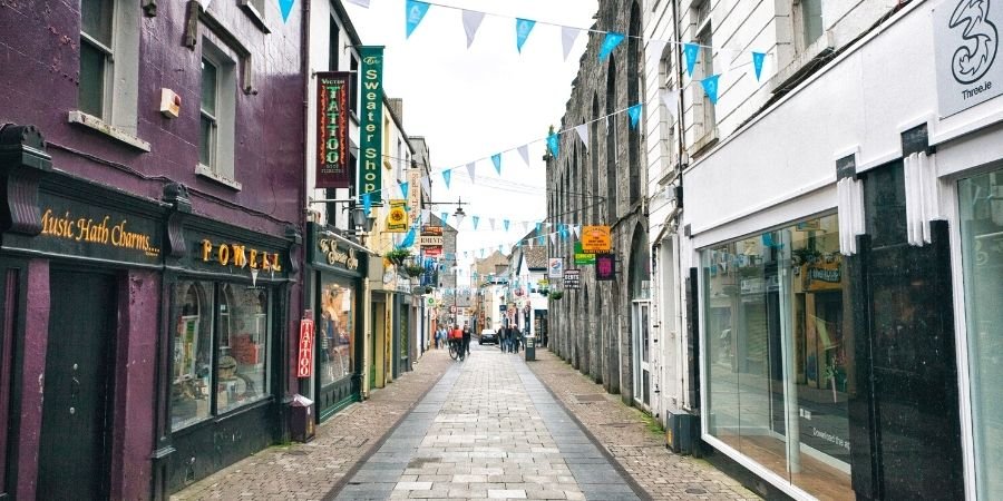 Vista de una Calle de la Ciudad de Limerick Que Ver en Irlanda