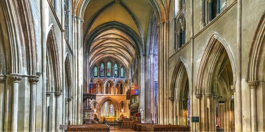 Pasillos de la catedral de Irlanda