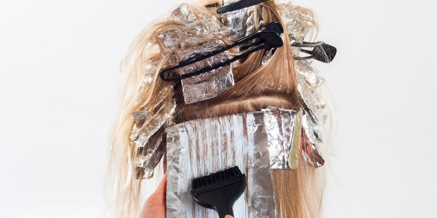 tinte de cabello en salón de belleza en Irlanda