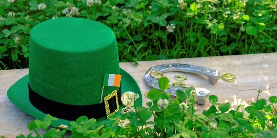 Sombrero de duende y herrradura Símbolos Irlandeses