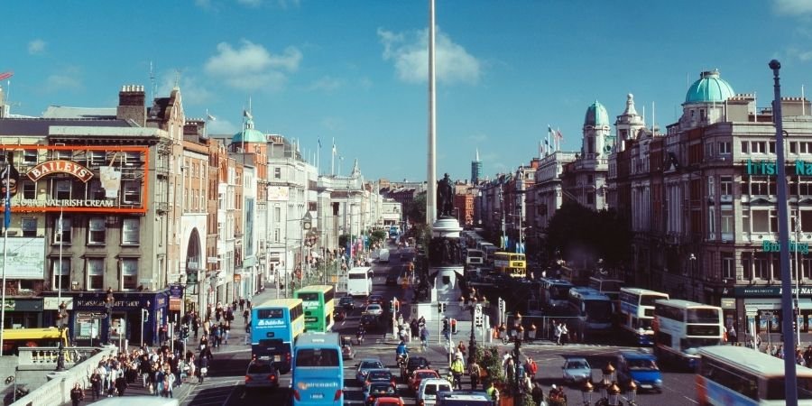 calle comercial en Irlanda