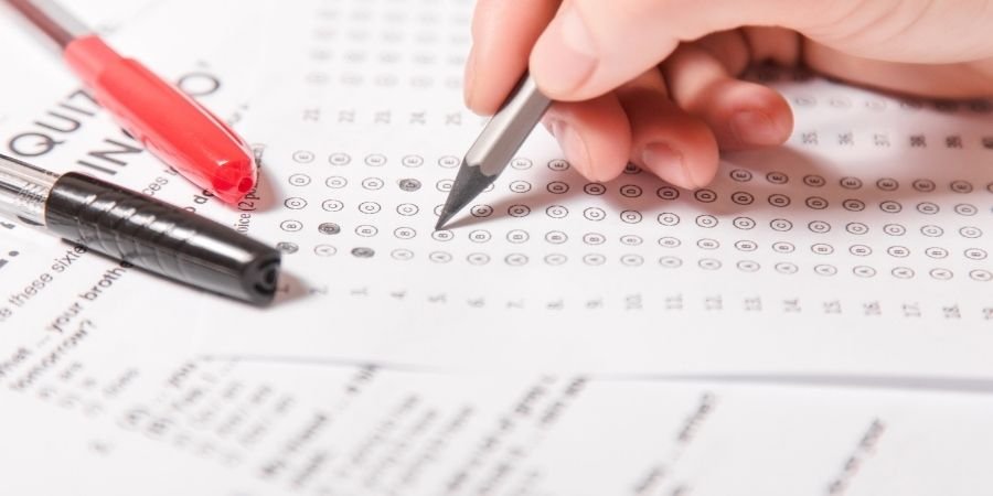 Hoja de examen toeic siendo llenada