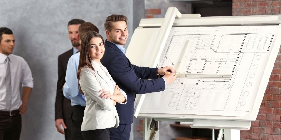 ingenieros trabajando